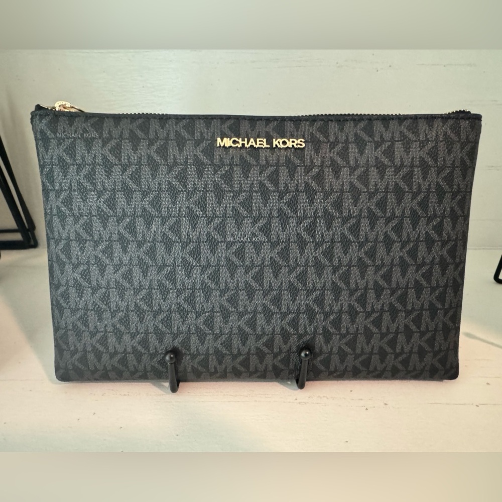 Michael Kors Clutch
